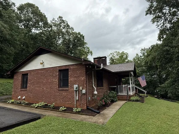 35 Moore Rd, Franklin, NC 28734