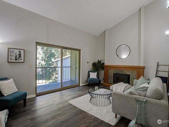 5th image of 4717 W Lake Sammamish Parkway SE #C306