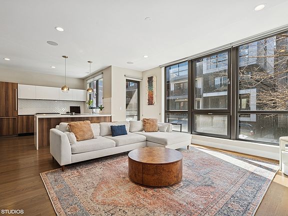 3rd image of 1542 W Fry St #1