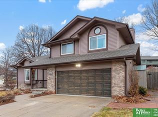 15672 Shamrock Cir, Omaha, NE 68118