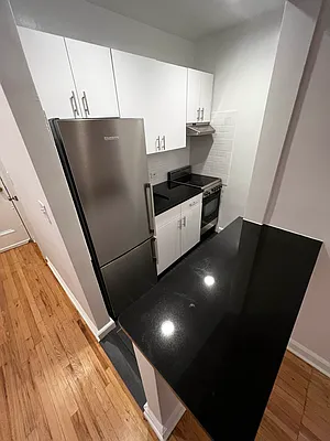 Rented by Salon Realty Corp | media 2