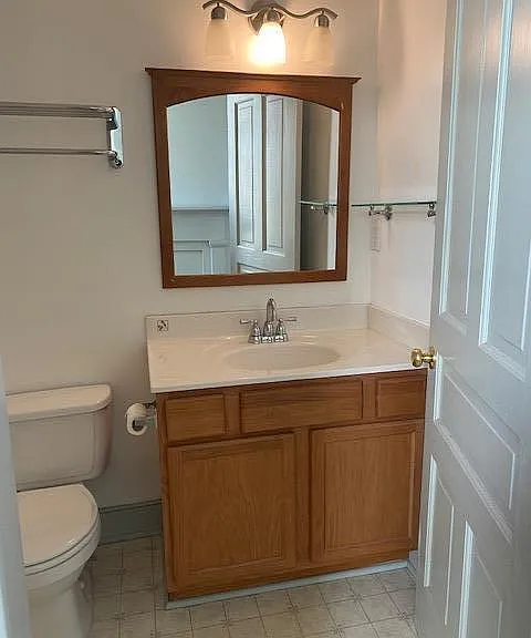 Upstairs full bath