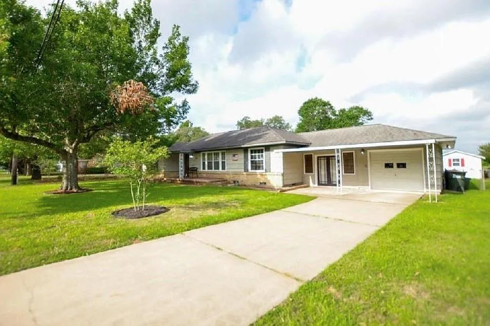 3 bed, 1.0 bath, 1538 sqft, $1,850 — Photo 3