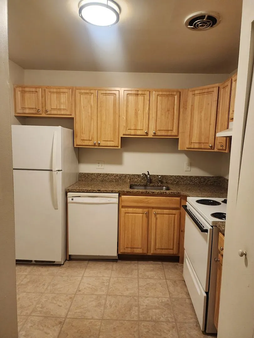 717 St Paul St — Photo 3