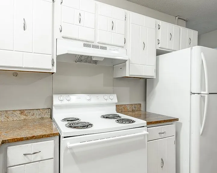 2414 Lyndon Ave — Photo 7