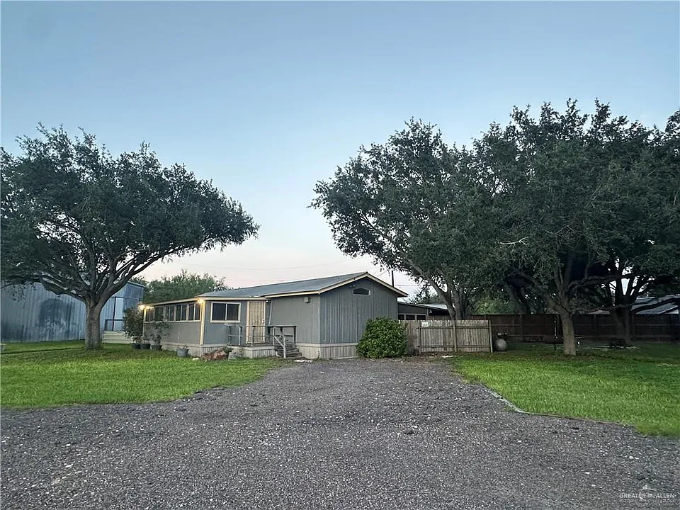 323 W Davis Rd
