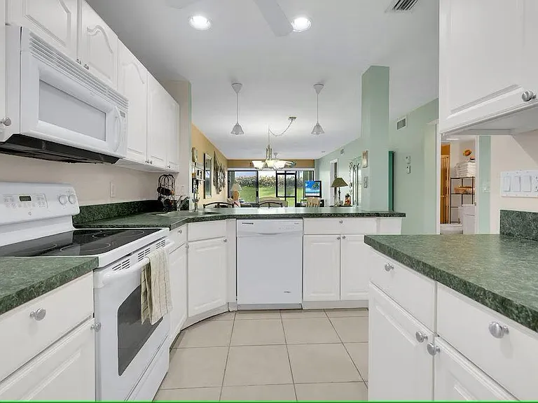 10102 S Ocean Dr #107 — Photo 34