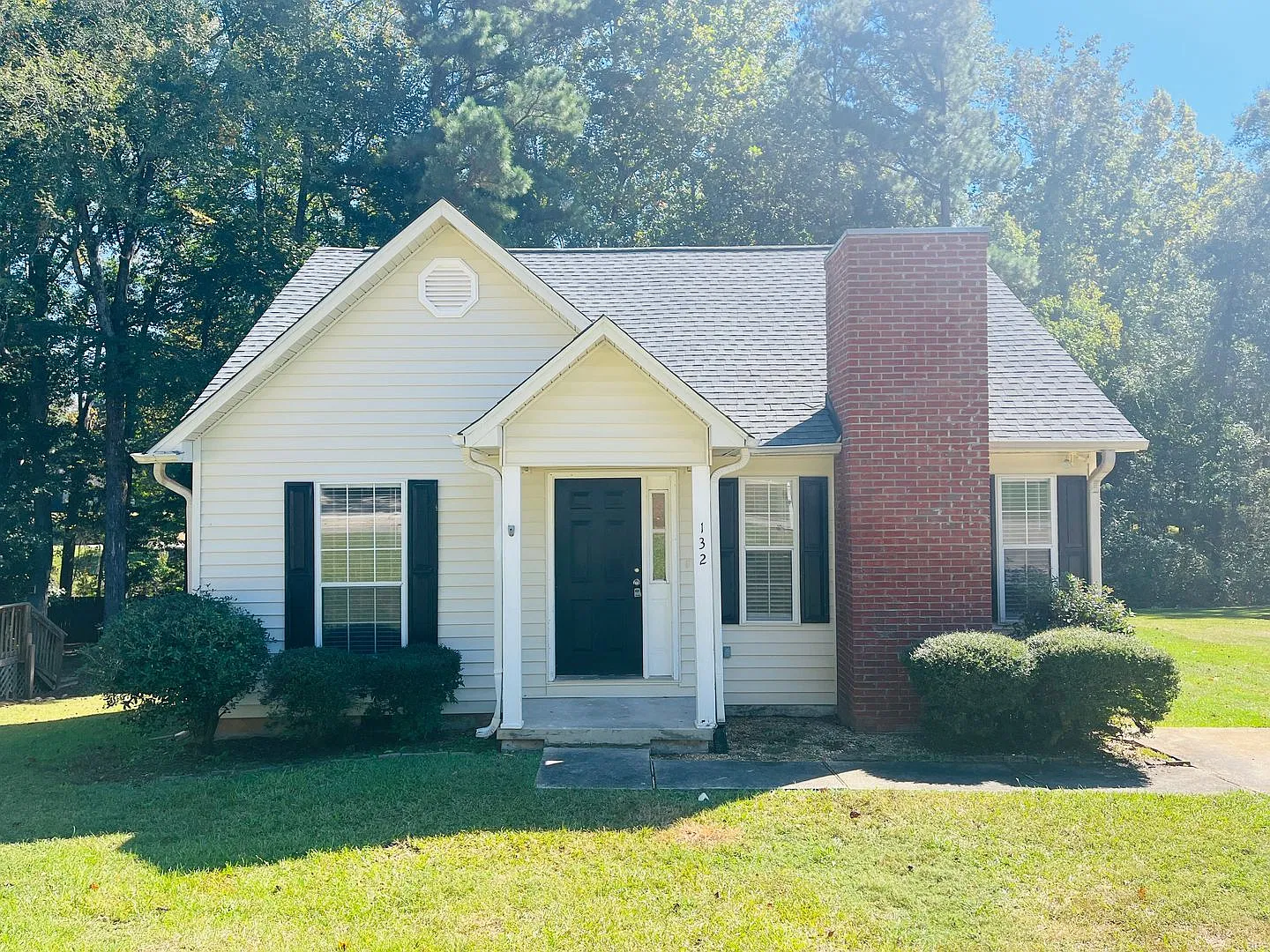 WOW! Newly renovated 2 bedroom, 2 bathroom property, minutes from Downtown Lagrange! Must See — Photo 1