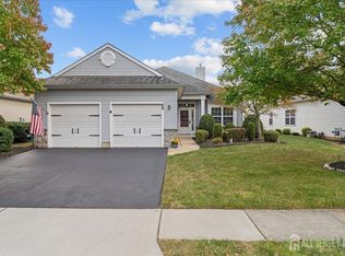 122 Valencia Dr, Monroe Township, NJ 08831