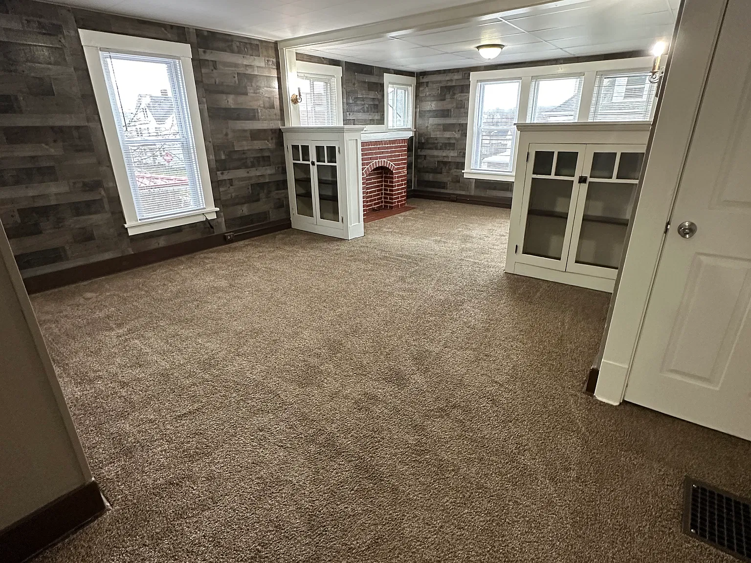 2 bed, $900 — Photo 2