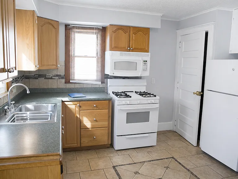 1303 E Hennepin Ave #1 — Photo 7