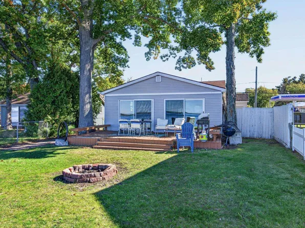 278 W Houghton Lake Dr, Prudenville, MI 48651