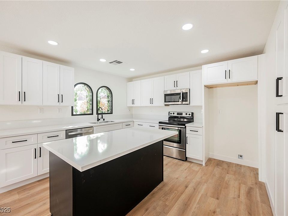 1st image of 3366 Loma Linda Ln