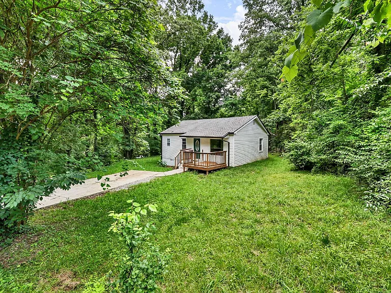 1010 Ridgecrest Dr — Photo 3