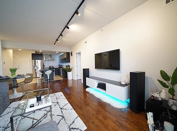 4th image of 4330 N Neva Ave Unit 209