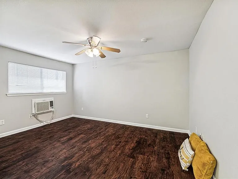 1225 W 25th St #9 — Photo 5
