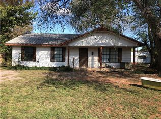 604 N 3rd St, Sayre, OK 73662