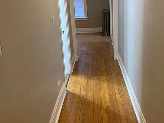3rd image of 1851 W Addison St #2