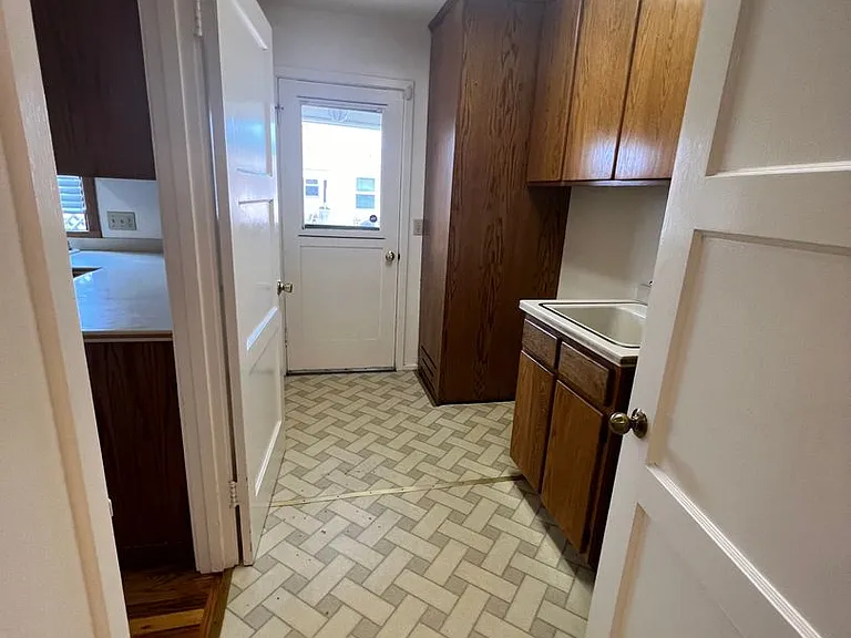 741 2nd Ave — Photo 10