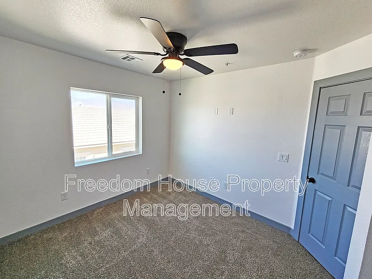 384 Erin St — Photo 28