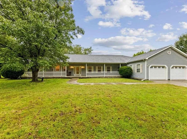 15036 Hillside Rd, Leavenworth, KS 66048