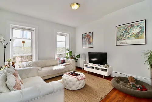 270 Montgomery St #4 Photo 1