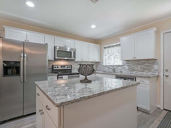 4th image of 250 Shady Shores Dr