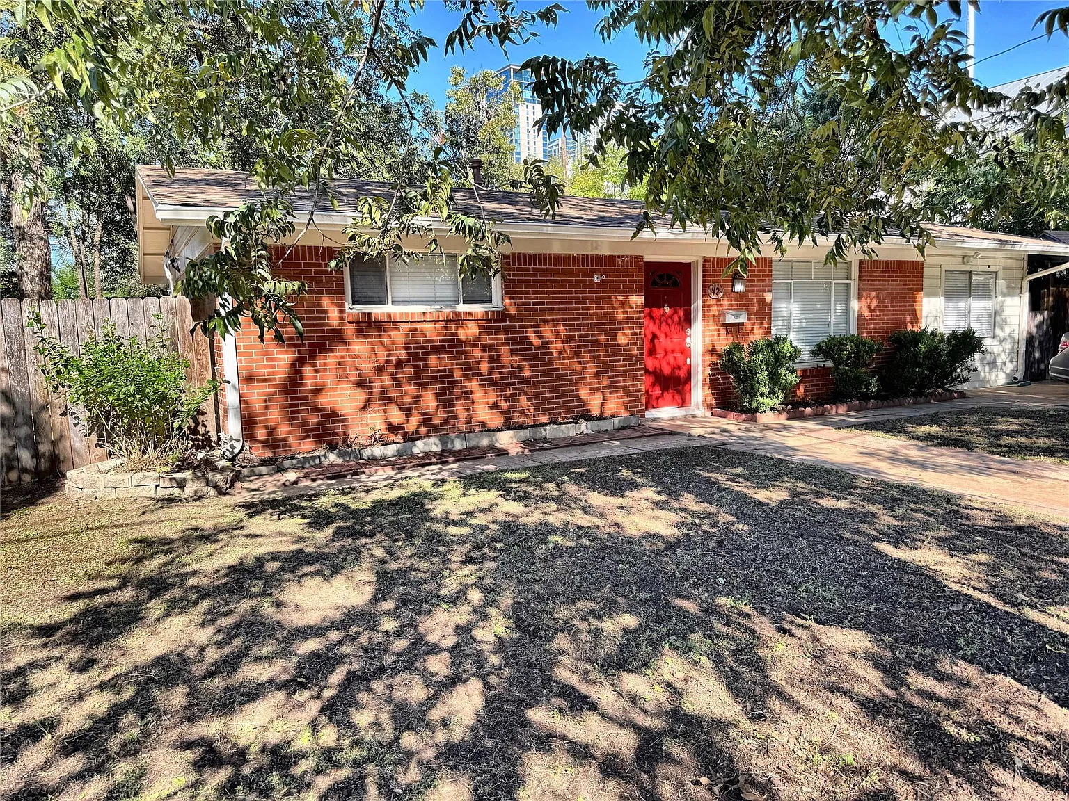 2 bed, 1.0 bath, 1224 sqft, $2,300 — Photo 2