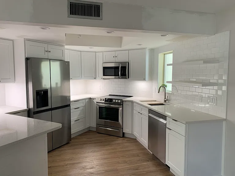 260 Seabreeze Cir — Photo 3