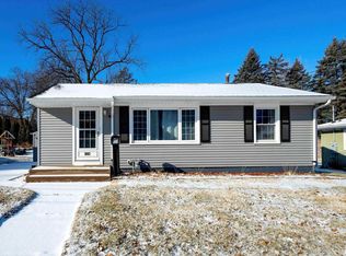1224 25th St, Bettendorf, IA 52722