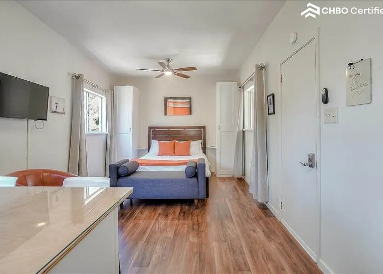 556 Vermont St — Photo 6