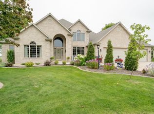 221 Peterlynn Dr, Wrightstown, WI 54180