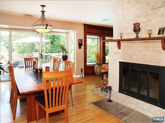 5th image of 8 Saddlewood Dr
