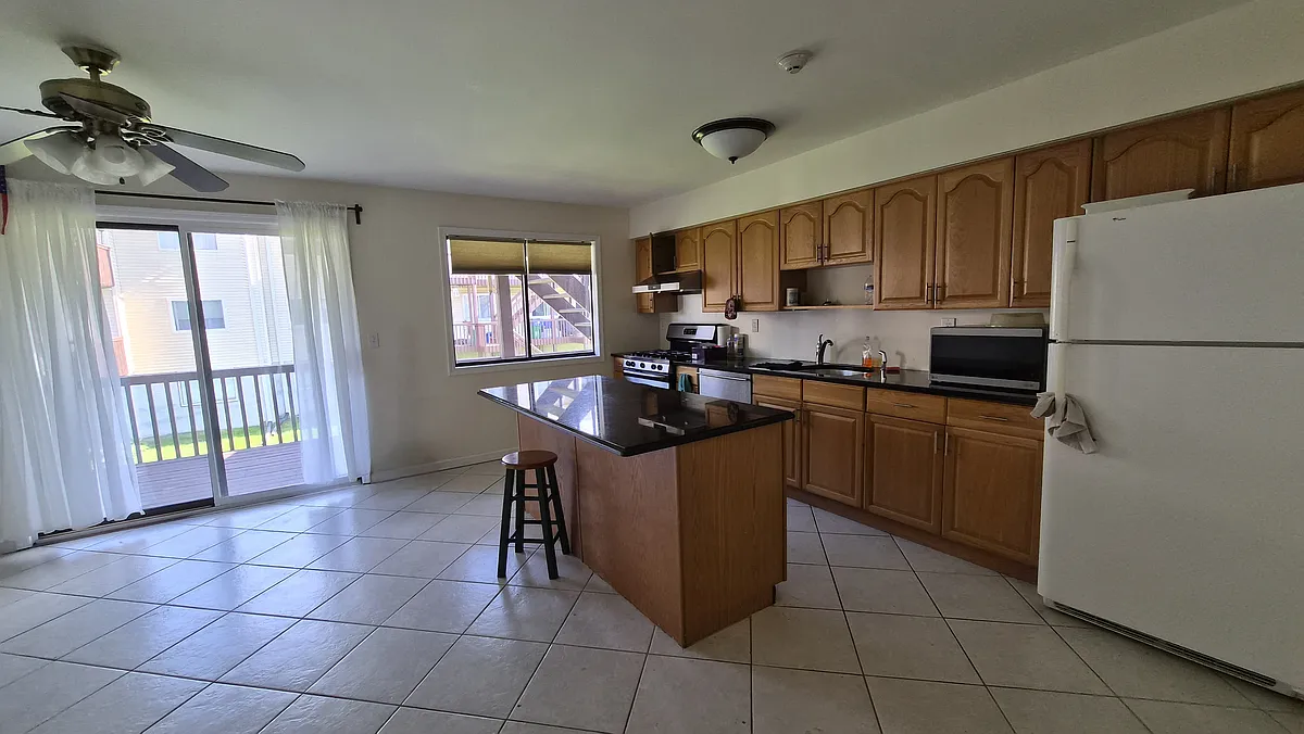 Kitchen - 25 College Ave #709