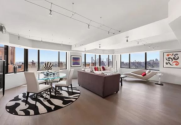 4th image of 10 E End Ave Penthouse D