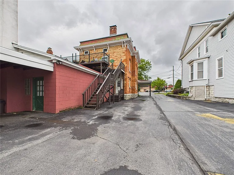 40 E Genesee St — Photo 11