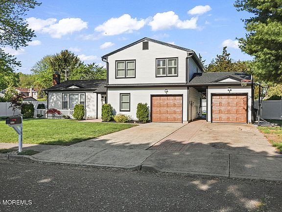 3rd image of 1615 Rogers Court