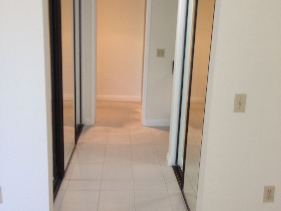 Lots of closets In Mbr