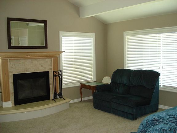5th image of 401 Trent Ln