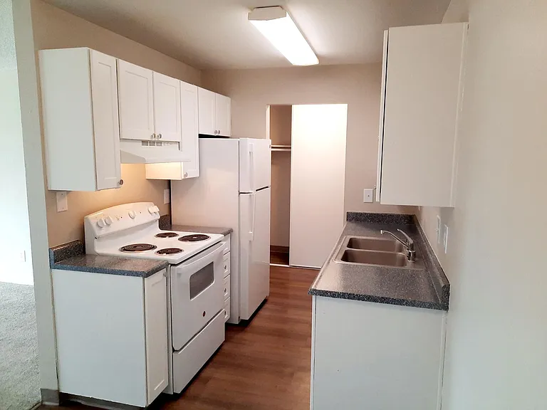 SUNDANCER APARTMENTS — Photo 2