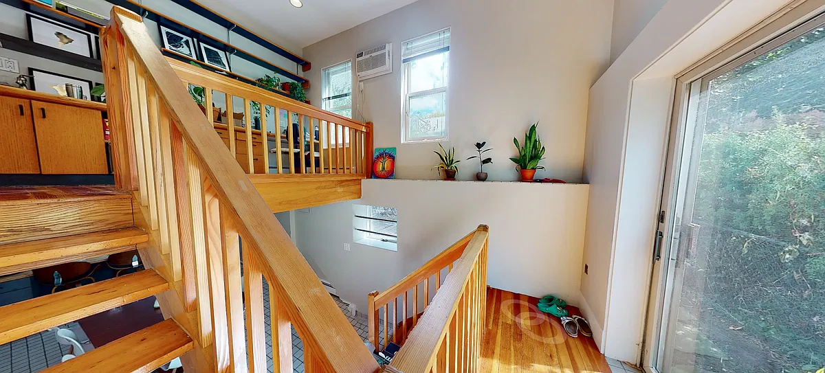 Building Photo - 8 Chapman Pl #2