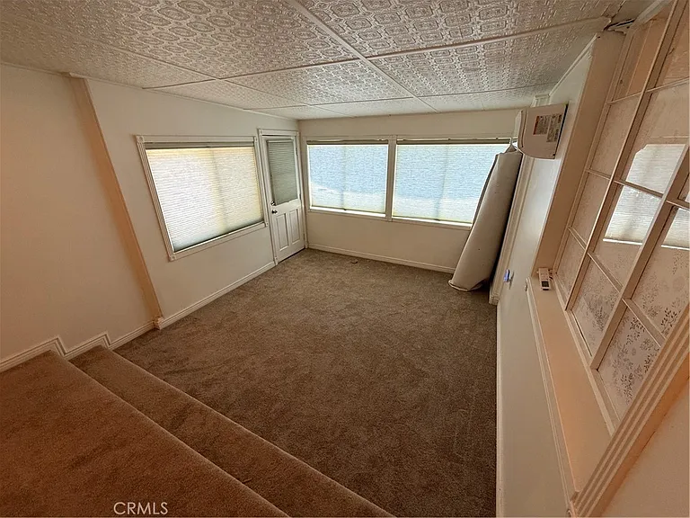 929 E Grand Blvd — Photo 18
