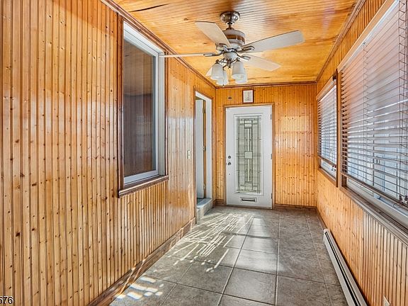 5th image of 731 Mcgillvray Pl