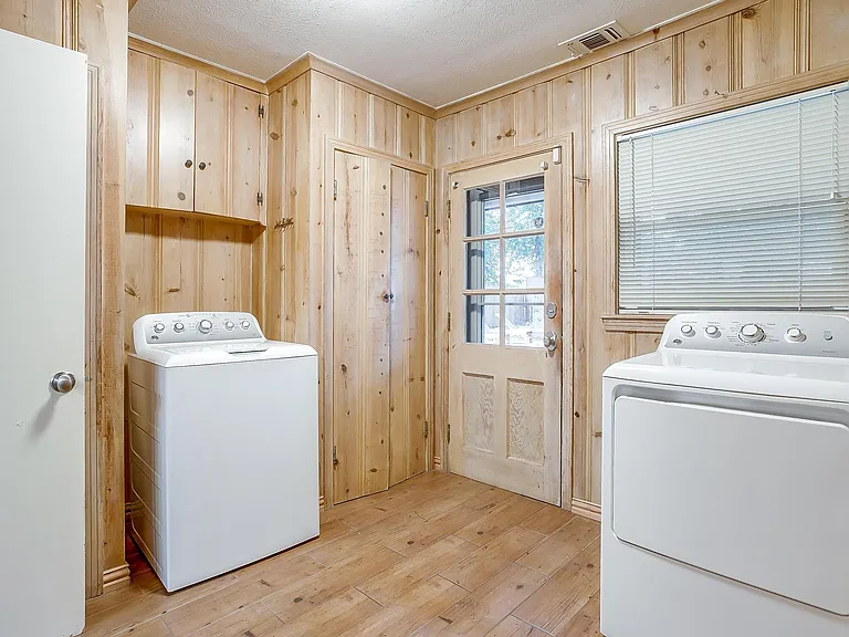1505 N Riverside Dr — Photo 10