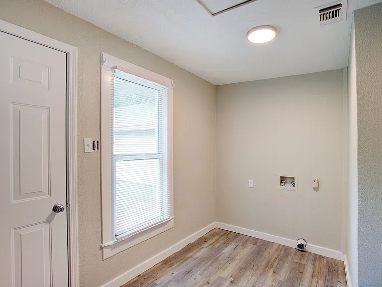 1005 N Buffalo Ave — Photo 11