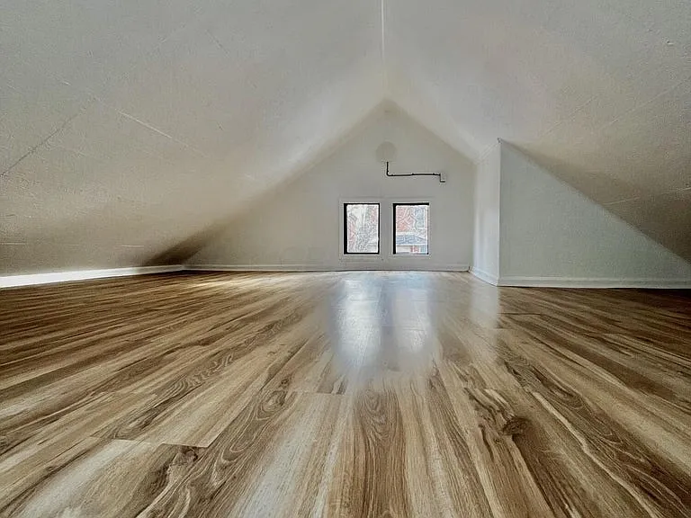 295 E Whittier St — Photo 8