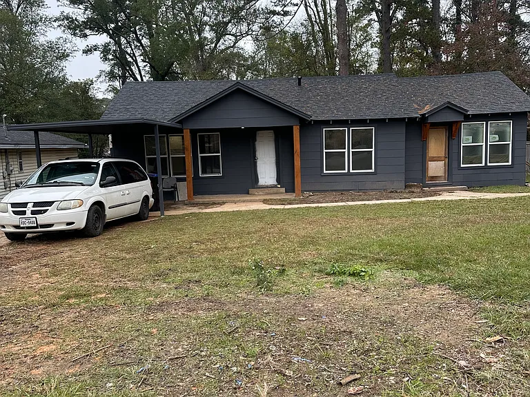 1415 Valley Dr — Photo 3