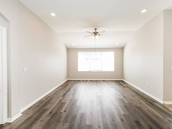 3rd image of 4204 Knob Lake Ct
