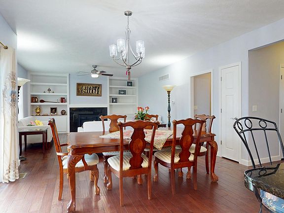 4th image of 1709 E Horizon Ln
