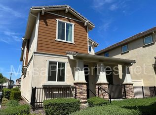 653 S Clementine Ln, Rialto, CA 92376